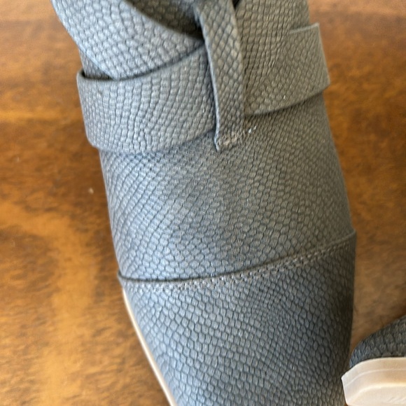 Grey strappy booties - Picture 7 of 8